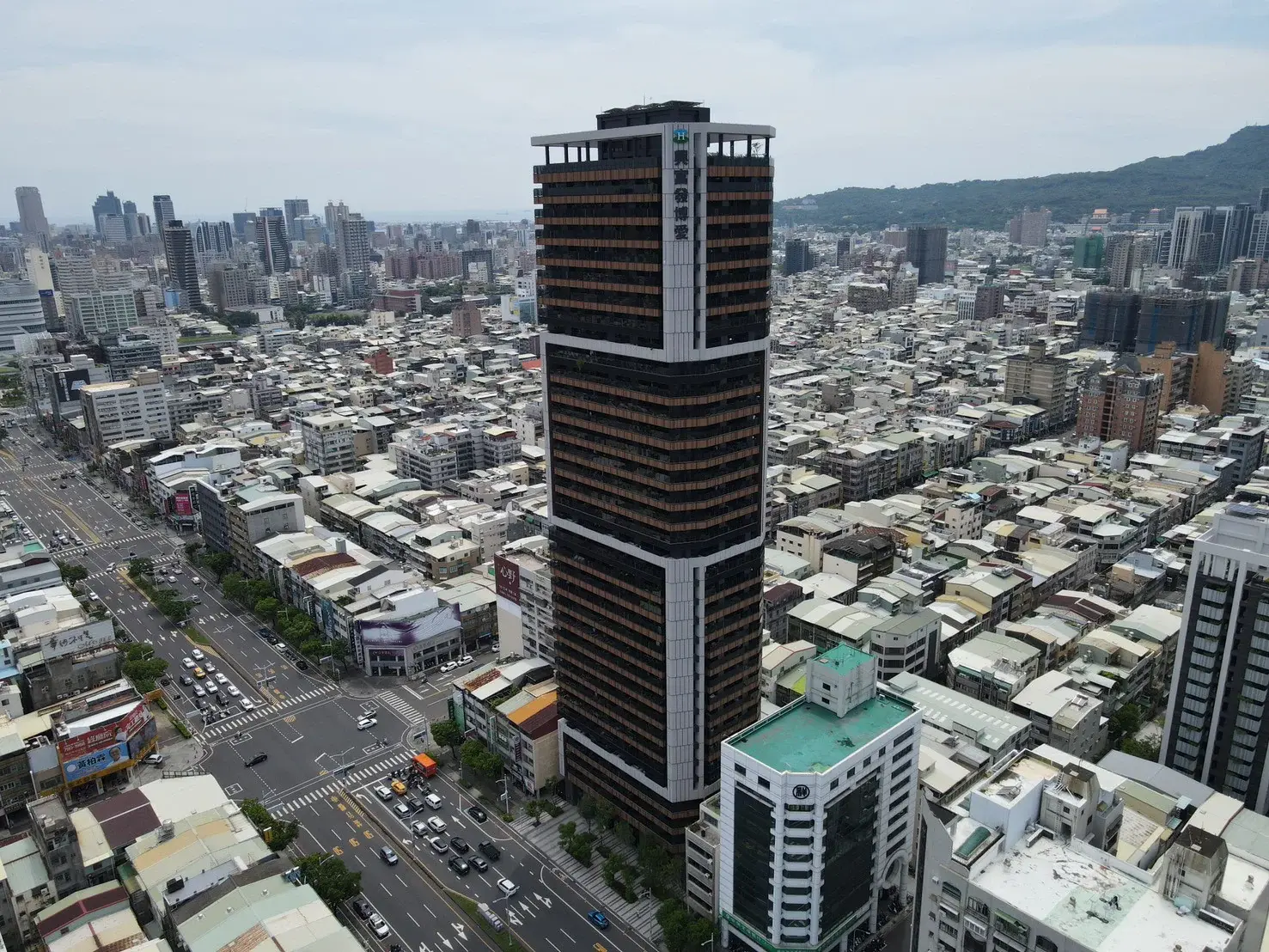 興富發博愛 マンションのカバー写真
